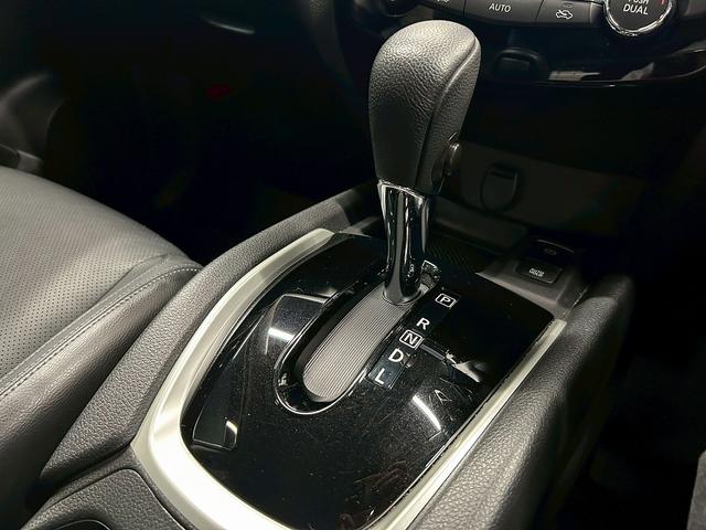 エクストレイル モード・プレミアｉ　ハイブリッド　（禁煙車）（４ＷＤ）（黒本革）（純正ＳＤナビ）（全周囲カメラ）（クリアランスソナー）（ＬＥＤヘッドライト）（フルフラット）（ダウンヒル）（シートヒーター）（アイドリングストップ）（純正１９インチＡＷ）（54枚目）