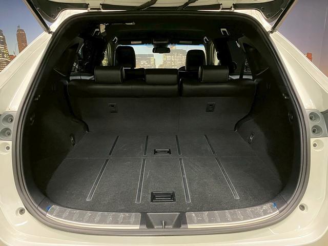 ハリアーハイブリッド プレミアム　（禁煙車）（４ＷＤ）（黒半革）（純正ＳＤナビ）（レーダークルーズコントロール）（バックカメラ）（パワーシート）（ＬＥＤヘッドライト）（クリアランスソナー）（フルフラット）（ＥＴＣ）（純正１８インチＡＷ（11枚目）