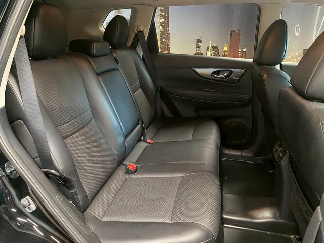 エクストレイル ２０Ｘ　ハイブリッド　エマージェンシーブレーキＰ　（禁煙車）（４ＷＤ）（純正ＳＤナビ）（バックカメラ）（シートヒーター）（ＬＥＤヘッドライト）（センターデフロック）（プッシュスタート＆スマートキー）（デジタルインナーミラー）（純正１７インチＡＷ）（16枚目）