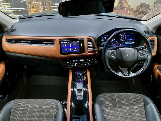 ヴェゼル ハイブリッドＺ　（禁煙車）（純正ナビ）（バックモニター）（クルコン）（パドルシフト）（スマートキー＆プッシュスタート）（シートヒーター）（電動サイドブレーキ）（ブレーキホールド）（ＥＴＣ）（純正１７インチＡＷ）（5枚目）