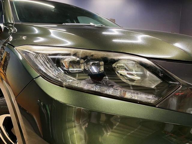 ヴェゼル ハイブリッドＺ　（禁煙車）（純正ナビ）（バックモニター）（クルコン）（パドルシフト）（スマートキー＆プッシュスタート）（シートヒーター）（電動サイドブレーキ）（ブレーキホールド）（ＥＴＣ）（純正１７インチＡＷ）（15枚目）