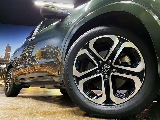 ヴェゼル ハイブリッドＺ　（禁煙車）（純正ナビ）（バックモニター）（クルコン）（パドルシフト）（スマートキー＆プッシュスタート）（シートヒーター）（電動サイドブレーキ）（ブレーキホールド）（ＥＴＣ）（純正１７インチＡＷ）（16枚目）