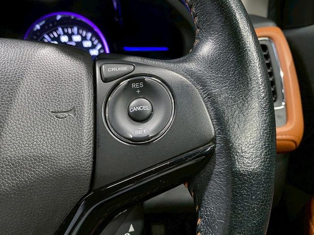 ヴェゼル ハイブリッドＺ　（禁煙車）（純正ナビ）（バックモニター）（クルコン）（パドルシフト）（スマートキー＆プッシュスタート）（シートヒーター）（電動サイドブレーキ）（ブレーキホールド）（ＥＴＣ）（純正１７インチＡＷ）（35枚目）