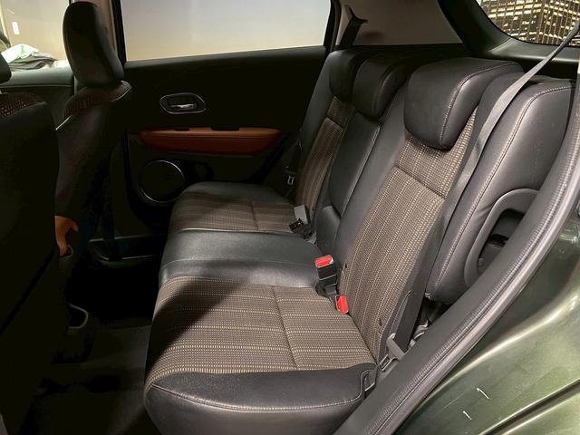 ヴェゼル ハイブリッドＺ　（禁煙車）（純正ナビ）（バックモニター）（クルコン）（パドルシフト）（スマートキー＆プッシュスタート）（シートヒーター）（電動サイドブレーキ）（ブレーキホールド）（ＥＴＣ）（純正１７インチＡＷ）（46枚目）