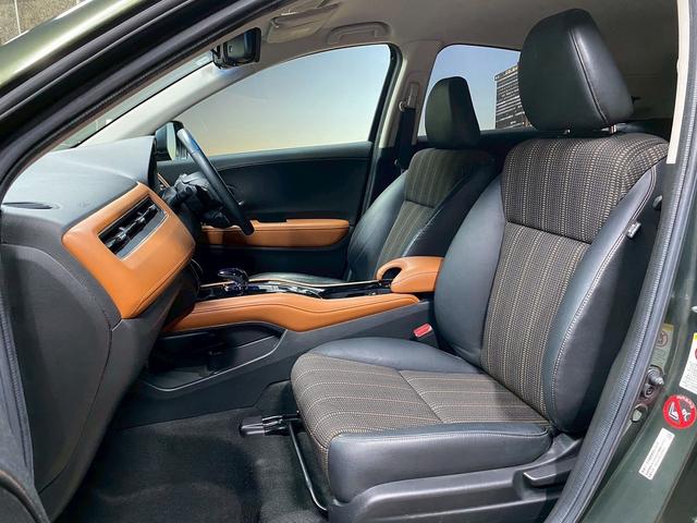 ヴェゼル ハイブリッドＺ　（禁煙車）（純正ナビ）（バックモニター）（クルコン）（パドルシフト）（スマートキー＆プッシュスタート）（シートヒーター）（電動サイドブレーキ）（ブレーキホールド）（ＥＴＣ）（純正１７インチＡＷ）（49枚目）