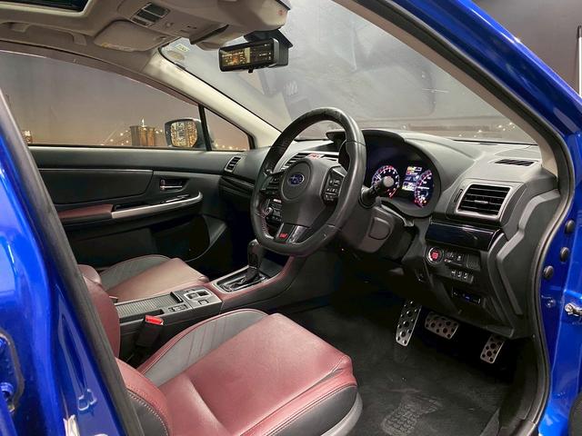 レヴォーグ ２．０ＳＴＩスポーツアイサイト　（禁煙車）（サンルーフ）（柿本マフラー）（フルエアロ）（赤本革）（ターボ）（純正ＳＤナビ）（レーダークルーズ）（パドルシフト）（パワーシート）（シートヒーター）（シートメモリー）（純正１８インチＡＷ）（39枚目）