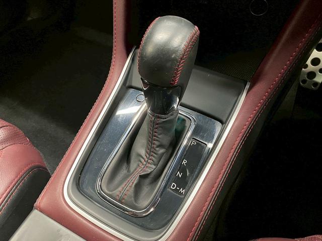 レヴォーグ ２．０ＳＴＩスポーツアイサイト　（禁煙車）（サンルーフ）（柿本マフラー）（フルエアロ）（赤本革）（ターボ）（純正ＳＤナビ）（レーダークルーズ）（パドルシフト）（パワーシート）（シートヒーター）（シートメモリー）（純正１８インチＡＷ）（52枚目）
