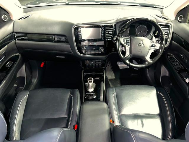 アウトランダーＰＨＥＶ Ｇプレミアムパッケージ　（禁煙車）（後期型）（黒本革シート）（４ＷＤ）（ロックフォードプレミアムスピーカー）（レーダークルーズ）（アラウンドビューモニター）（パワーバックドア）（パドルシフト）（ＥＴＣ）（純正１８インチＡＷ）（5枚目）