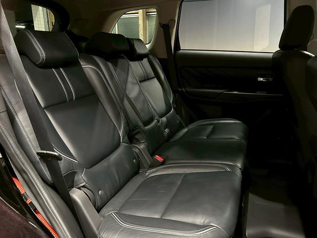 アウトランダーＰＨＥＶ Ｇプレミアムパッケージ　（禁煙車）（後期型）（黒本革シート）（４ＷＤ）（ロックフォードプレミアムスピーカー）（レーダークルーズ）（アラウンドビューモニター）（パワーバックドア）（パドルシフト）（ＥＴＣ）（純正１８インチＡＷ）（22枚目）