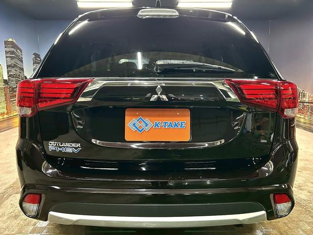 アウトランダーＰＨＥＶ Ｇプレミアムパッケージ　（禁煙車）（後期型）（黒本革シート）（４ＷＤ）（ロックフォードプレミアムスピーカー）（レーダークルーズ）（アラウンドビューモニター）（パワーバックドア）（パドルシフト）（ＥＴＣ）（純正１８インチＡＷ）（26枚目）