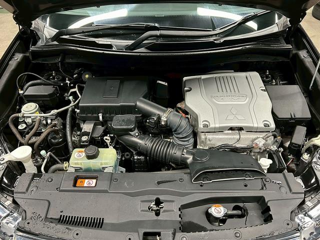 アウトランダーＰＨＥＶ Ｇプレミアムパッケージ　（禁煙車）（後期型）（黒本革シート）（４ＷＤ）（ロックフォードプレミアムスピーカー）（レーダークルーズ）（アラウンドビューモニター）（パワーバックドア）（パドルシフト）（ＥＴＣ）（純正１８インチＡＷ）（29枚目）