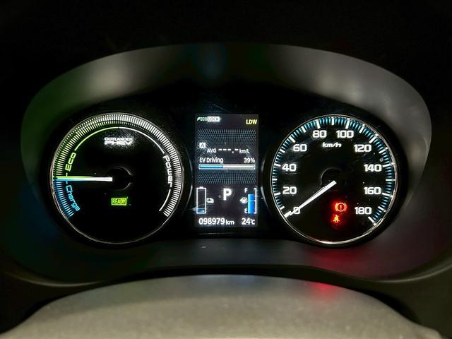 アウトランダーＰＨＥＶ Ｇプレミアムパッケージ　（禁煙車）（後期型）（黒本革シート）（４ＷＤ）（ロックフォードプレミアムスピーカー）（レーダークルーズ）（アラウンドビューモニター）（パワーバックドア）（パドルシフト）（ＥＴＣ）（純正１８インチＡＷ）（31枚目）