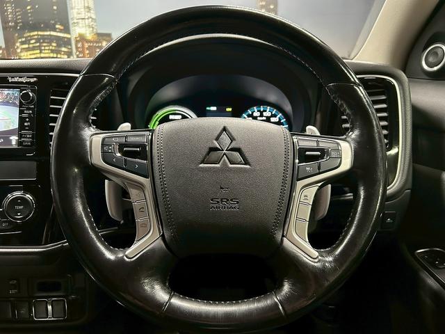 アウトランダーＰＨＥＶ Ｇプレミアムパッケージ　（禁煙車）（後期型）（黒本革シート）（４ＷＤ）（ロックフォードプレミアムスピーカー）（レーダークルーズ）（アラウンドビューモニター）（パワーバックドア）（パドルシフト）（ＥＴＣ）（純正１８インチＡＷ）（32枚目）