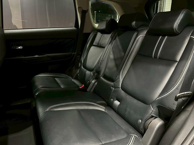 アウトランダーＰＨＥＶ Ｇプレミアムパッケージ　（禁煙車）（後期型）（黒本革シート）（４ＷＤ）（ロックフォードプレミアムスピーカー）（レーダークルーズ）（アラウンドビューモニター）（パワーバックドア）（パドルシフト）（ＥＴＣ）（純正１８インチＡＷ）（44枚目）