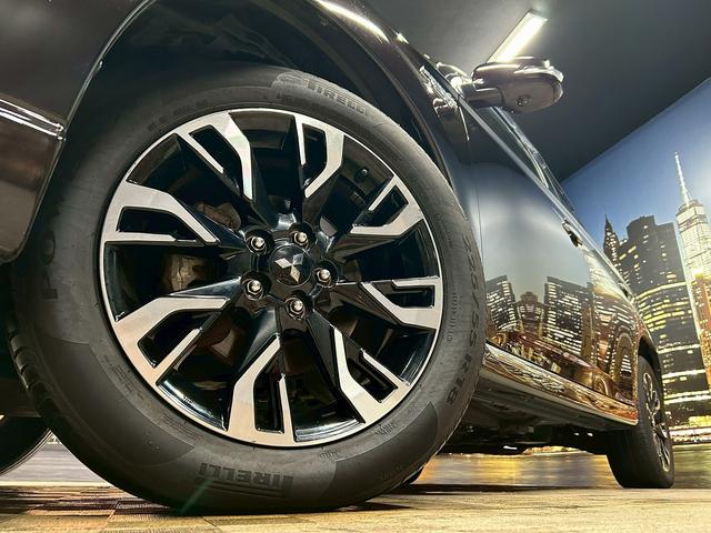 アウトランダーＰＨＥＶ Ｇプレミアムパッケージ　（禁煙車）（後期型）（黒本革シート）（４ＷＤ）（ロックフォードプレミアムスピーカー）（レーダークルーズ）（アラウンドビューモニター）（パワーバックドア）（パドルシフト）（ＥＴＣ）（純正１８インチＡＷ）（52枚目）