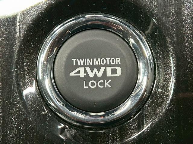 アウトランダーＰＨＥＶ Ｇプレミアムパッケージ　（禁煙車）（後期型）（黒本革シート）（４ＷＤ）（ロックフォードプレミアムスピーカー）（レーダークルーズ）（アラウンドビューモニター）（パワーバックドア）（パドルシフト）（ＥＴＣ）（純正１８インチＡＷ）（65枚目）