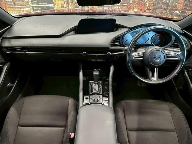 ＭＡＺＤＡ３ファストバック ＸＤプロアクティブ　Ｉ－アクティブセンス（禁煙車）（４ＷＤ）（ＢＯＳＥサウンド）（レーダークルーズ）（メーカーＳＤナビ）（ＣａｒＰｌａｙ対応）（フルフラット）（クリアランスソナー）（ＥＴＣ）（純正１８インチＡＷ）（5枚目）