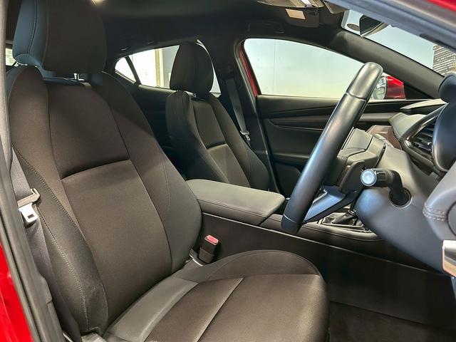 ＭＡＺＤＡ３ファストバック ＸＤプロアクティブ　Ｉ－アクティブセンス（禁煙車）（４ＷＤ）（ＢＯＳＥサウンド）（レーダークルーズ）（メーカーＳＤナビ）（ＣａｒＰｌａｙ対応）（フルフラット）（クリアランスソナー）（ＥＴＣ）（純正１８インチＡＷ）（19枚目）