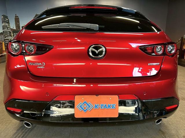 ＭＡＺＤＡ３ファストバック ＸＤプロアクティブ　Ｉ－アクティブセンス（禁煙車）（４ＷＤ）（ＢＯＳＥサウンド）（レーダークルーズ）（メーカーＳＤナビ）（ＣａｒＰｌａｙ対応）（フルフラット）（クリアランスソナー）（ＥＴＣ）（純正１８インチＡＷ）（24枚目）