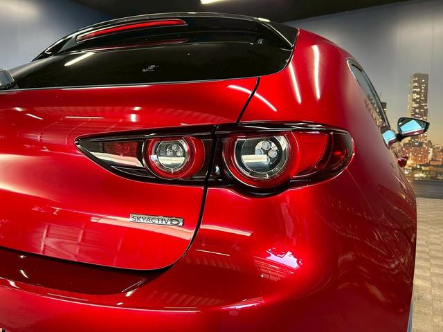 ＭＡＺＤＡ３ファストバック ＸＤプロアクティブ　Ｉ－アクティブセンス（禁煙車）（４ＷＤ）（ＢＯＳＥサウンド）（レーダークルーズ）（メーカーＳＤナビ）（ＣａｒＰｌａｙ対応）（フルフラット）（クリアランスソナー）（ＥＴＣ）（純正１８インチＡＷ）（29枚目）