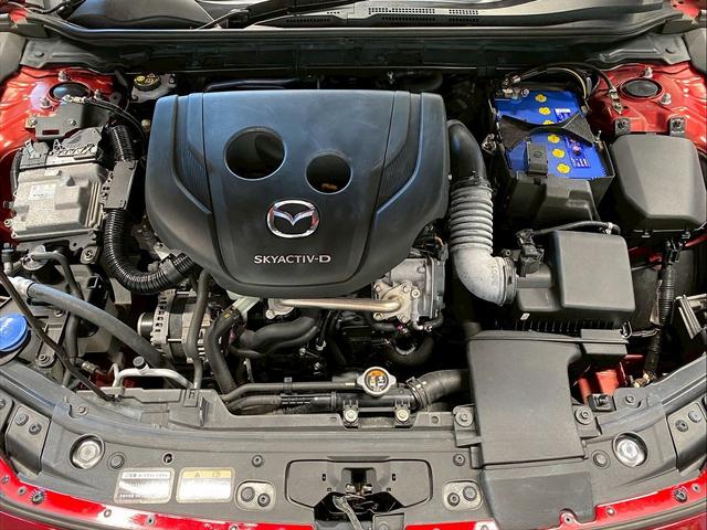 ＭＡＺＤＡ３ファストバック ＸＤプロアクティブ　Ｉ－アクティブセンス（禁煙車）（４ＷＤ）（ＢＯＳＥサウンド）（レーダークルーズ）（メーカーＳＤナビ）（ＣａｒＰｌａｙ対応）（フルフラット）（クリアランスソナー）（ＥＴＣ）（純正１８インチＡＷ）（62枚目）