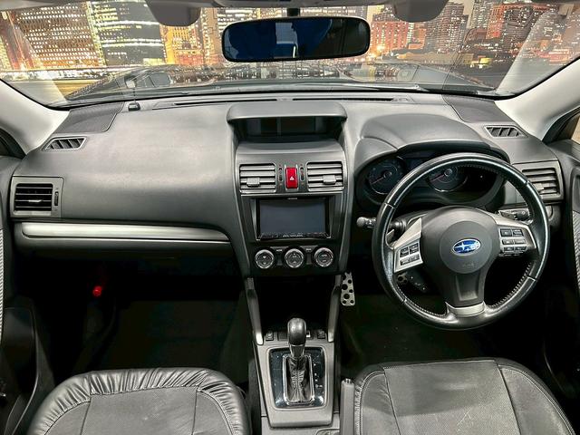 フォレスター ２．０ＸＴ　アイサイト　（禁煙車）（４ＷＤ）（黒本革シート）（レーダークルーズ）（カロッツェリア製ナビ）（ＳＴＩスポイラー）（バックカメラ）（ルーフレール）（シートヒーター）（パドルシフト）（ＥＴＣ）（純正１８インチＡＷ）（5枚目）