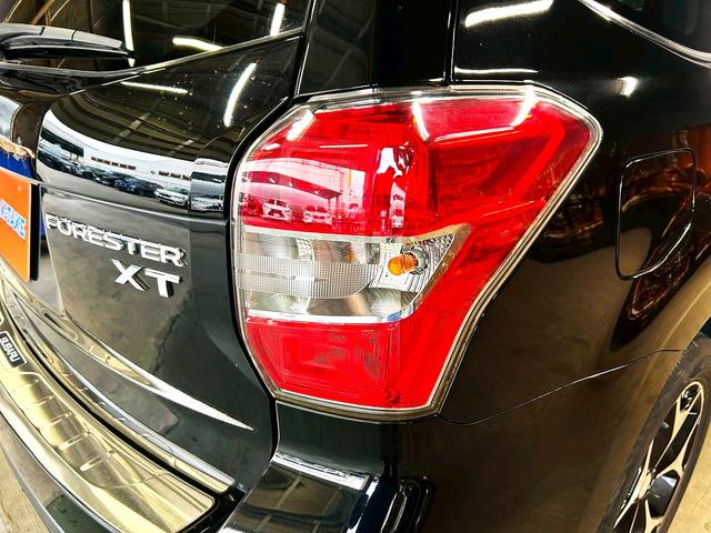 フォレスター ２．０ＸＴ　アイサイト　（禁煙車）（４ＷＤ）（黒本革シート）（レーダークルーズ）（カロッツェリア製ナビ）（ＳＴＩスポイラー）（バックカメラ）（ルーフレール）（シートヒーター）（パドルシフト）（ＥＴＣ）（純正１８インチＡＷ）（56枚目）