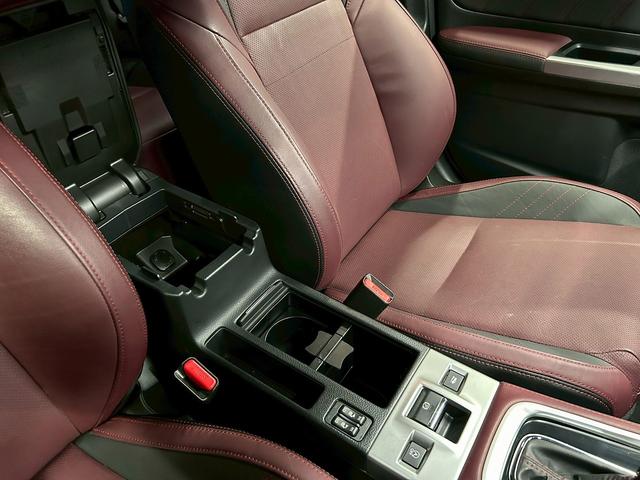 レヴォーグ １．６ＳＴＩスポーツアイサイト　アドバンスセーフティパッケージ（禁煙車）（４ＷＤ）（赤茶本革シート）（レーダークルーズ）（メーカーＳＤナビ）（ＳＴＩスポイラー）（ＳＴＩマフラー）（ターボ）（ＢＳＭ）（ＥＴＣ）（純正１８インチＡＷ）（32枚目）