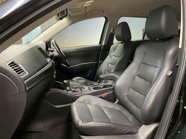 ＣＸ－５ ＸＤ　Ｌパッケージ　（禁煙車）（後期型）（メーカーＳＤナビ）（黒本革）（バック＆サイドカメラ）（レーダークルーズコントロール）（ＬＥＤヘッドライト）（パワーシート）（ＢＯＳＥスピーカー）（ＥＴＣ）（純正１９インチＡＷ）（42枚目）