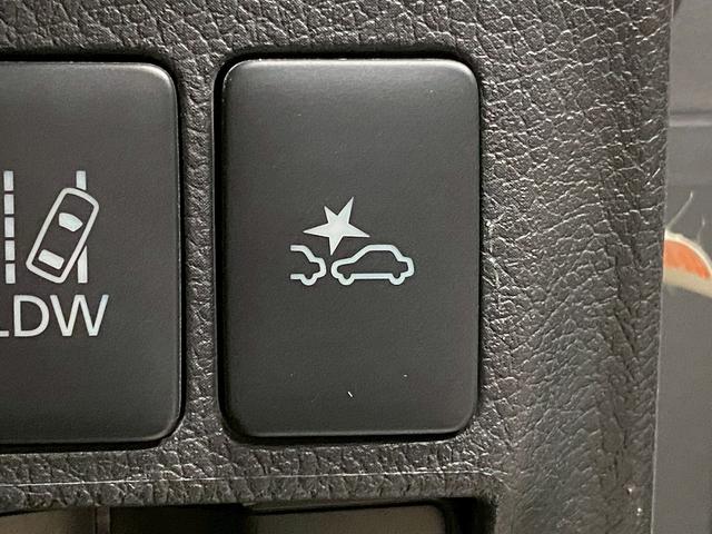 アウトランダーPHEV Gナビパッケージ (禁煙車)(後期型)(4WD)(黒半革)(純正SDナビ)(バックカメラ)(LEDヘッドライト)(クリアランスソナー)(パドルシフト)(パワーシート)(シートヒーター)(ETC)(純正18インチAW)(10枚目)