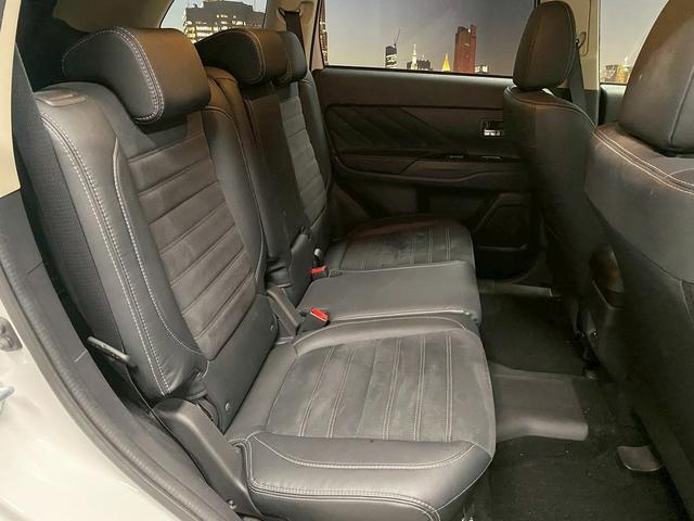 アウトランダーPHEV Gナビパッケージ (禁煙車)(後期型)(4WD)(黒半革)(純正SDナビ)(バックカメラ)(LEDヘッドライト)(クリアランスソナー)(パドルシフト)(パワーシート)(シートヒーター)(ETC)(純正18インチAW)(21枚目)
