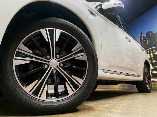 アウトランダーPHEV Gナビパッケージ (禁煙車)(後期型)(4WD)(黒半革)(純正SDナビ)(バックカメラ)(LEDヘッドライト)(クリアランスソナー)(パドルシフト)(パワーシート)(シートヒーター)(ETC)(純正18インチAW)(26枚目)