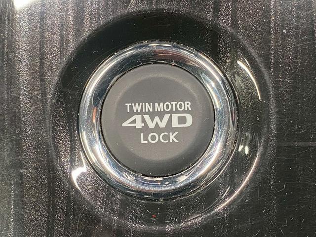 アウトランダーPHEV Gナビパッケージ (禁煙車)(後期型)(4WD)(黒半革)(純正SDナビ)(バックカメラ)(LEDヘッドライト)(クリアランスソナー)(パドルシフト)(パワーシート)(シートヒーター)(ETC)(純正18インチAW)(29枚目)