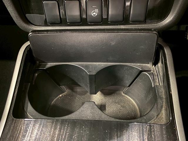 アウトランダーPHEV Gナビパッケージ (禁煙車)(後期型)(4WD)(黒半革)(純正SDナビ)(バックカメラ)(LEDヘッドライト)(クリアランスソナー)(パドルシフト)(パワーシート)(シートヒーター)(ETC)(純正18インチAW)(30枚目)