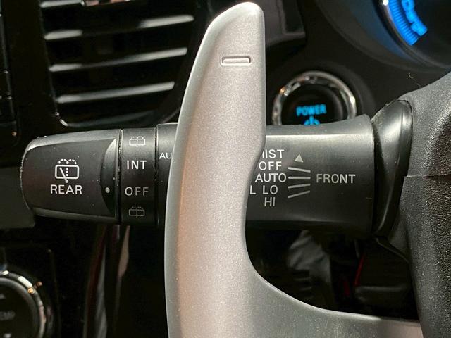 アウトランダーPHEV Gナビパッケージ (禁煙車)(後期型)(4WD)(黒半革)(純正SDナビ)(バックカメラ)(LEDヘッドライト)(クリアランスソナー)(パドルシフト)(パワーシート)(シートヒーター)(ETC)(純正18インチAW)(32枚目)