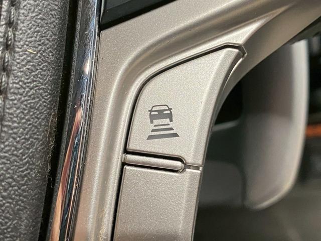 アウトランダーPHEV Gナビパッケージ (禁煙車)(後期型)(4WD)(黒半革)(純正SDナビ)(バックカメラ)(LEDヘッドライト)(クリアランスソナー)(パドルシフト)(パワーシート)(シートヒーター)(ETC)(純正18インチAW)(34枚目)