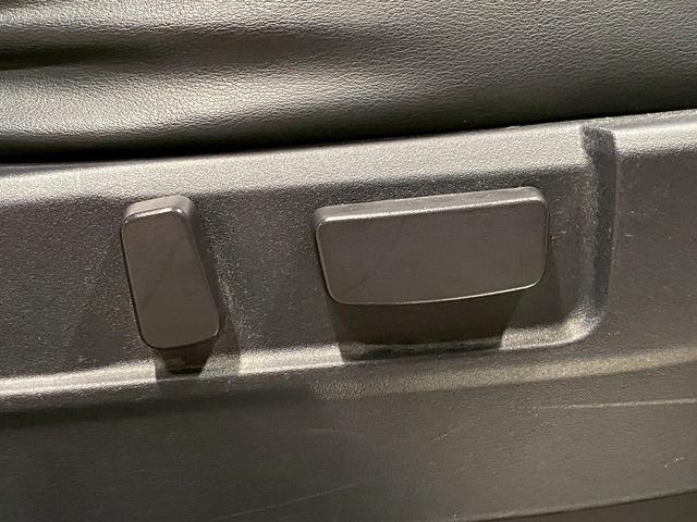 アウトランダーPHEV Gナビパッケージ (禁煙車)(後期型)(4WD)(黒半革)(純正SDナビ)(バックカメラ)(LEDヘッドライト)(クリアランスソナー)(パドルシフト)(パワーシート)(シートヒーター)(ETC)(純正18インチAW)(41枚目)