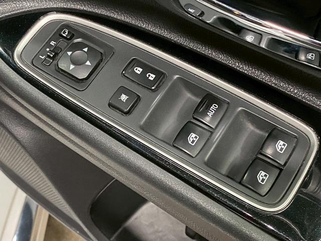 アウトランダーPHEV Gナビパッケージ (禁煙車)(後期型)(4WD)(黒半革)(純正SDナビ)(バックカメラ)(LEDヘッドライト)(クリアランスソナー)(パドルシフト)(パワーシート)(シートヒーター)(ETC)(純正18インチAW)(42枚目)