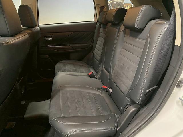 アウトランダーPHEV Gナビパッケージ (禁煙車)(後期型)(4WD)(黒半革)(純正SDナビ)(バックカメラ)(LEDヘッドライト)(クリアランスソナー)(パドルシフト)(パワーシート)(シートヒーター)(ETC)(純正18インチAW)(45枚目)