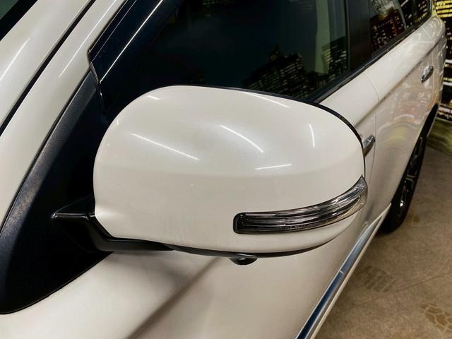 アウトランダーPHEV Gナビパッケージ (禁煙車)(後期型)(4WD)(黒半革)(純正SDナビ)(バックカメラ)(LEDヘッドライト)(クリアランスソナー)(パドルシフト)(パワーシート)(シートヒーター)(ETC)(純正18インチAW)(48枚目)