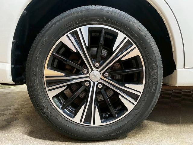 アウトランダーPHEV Gナビパッケージ (禁煙車)(後期型)(4WD)(黒半革)(純正SDナビ)(バックカメラ)(LEDヘッドライト)(クリアランスソナー)(パドルシフト)(パワーシート)(シートヒーター)(ETC)(純正18インチAW)(53枚目)