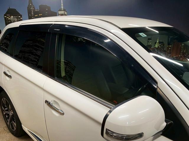 アウトランダーPHEV Gナビパッケージ (禁煙車)(後期型)(4WD)(黒半革)(純正SDナビ)(バックカメラ)(LEDヘッドライト)(クリアランスソナー)(パドルシフト)(パワーシート)(シートヒーター)(ETC)(純正18インチAW)(57枚目)