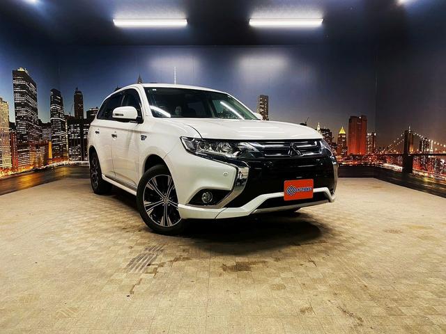 アウトランダーPHEV Gナビパッケージ (禁煙車)(後期型)(4WD)(黒半革)(純正SDナビ)(バックカメラ)(LEDヘッドライト)(クリアランスソナー)(パドルシフト)(パワーシート)(シートヒーター)(ETC)(純正18インチAW)(59枚目)