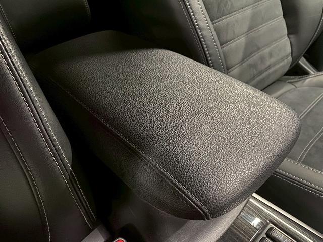 アウトランダーPHEV Gナビパッケージ (禁煙車)(後期型)(4WD)(黒半革)(純正SDナビ)(バックカメラ)(LEDヘッドライト)(クリアランスソナー)(パドルシフト)(パワーシート)(シートヒーター)(ETC)(純正18インチAW)(60枚目)