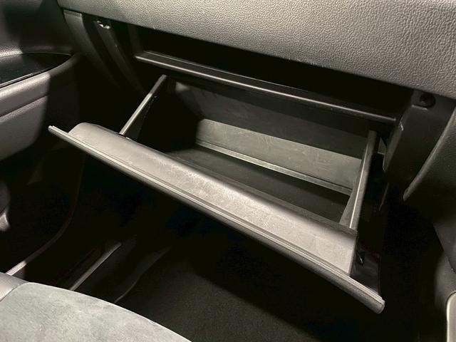 アウトランダーPHEV Gナビパッケージ (禁煙車)(後期型)(4WD)(黒半革)(純正SDナビ)(バックカメラ)(LEDヘッドライト)(クリアランスソナー)(パドルシフト)(パワーシート)(シートヒーター)(ETC)(純正18インチAW)(61枚目)