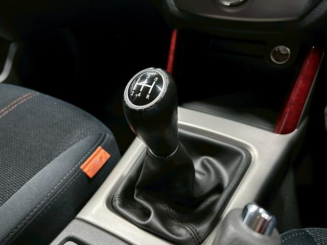 フォレスター 2.0XT (禁煙車)(5速MT)(タイミングベルト交換済み)(4WD)(クルコン)(HIDヘッドライト)(パワーシート)(フルフラット)(シートヒーター)(フロント&リアフォグランプ)(純正17インチAW)(6枚目)