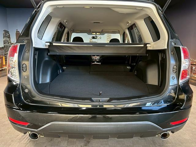 フォレスター 2.0XT (禁煙車)(5速MT)(タイミングベルト交換済み)(4WD)(クルコン)(HIDヘッドライト)(パワーシート)(フルフラット)(シートヒーター)(フロント&リアフォグランプ)(純正17インチAW)(10枚目)