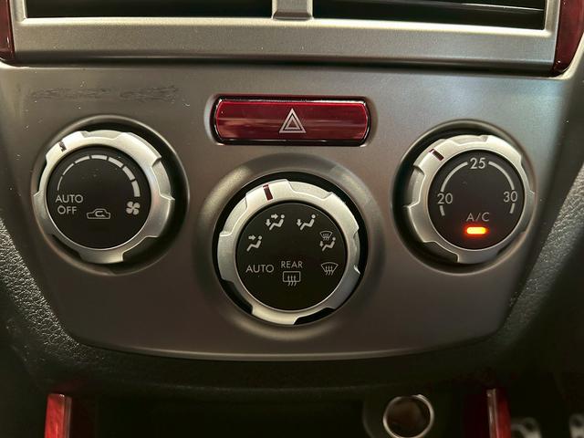 フォレスター 2.0XT (禁煙車)(5速MT)(タイミングベルト交換済み)(4WD)(クルコン)(HIDヘッドライト)(パワーシート)(フルフラット)(シートヒーター)(フロント&リアフォグランプ)(純正17インチAW)(33枚目)