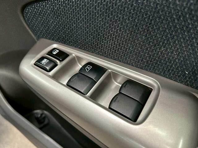 フォレスター 2.0XT (禁煙車)(5速MT)(タイミングベルト交換済み)(4WD)(クルコン)(HIDヘッドライト)(パワーシート)(フルフラット)(シートヒーター)(フロント&リアフォグランプ)(純正17インチAW)(42枚目)