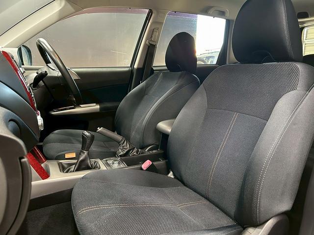 フォレスター 2.0XT (禁煙車)(5速MT)(タイミングベルト交換済み)(4WD)(クルコン)(HIDヘッドライト)(パワーシート)(フルフラット)(シートヒーター)(フロント&リアフォグランプ)(純正17インチAW)(46枚目)